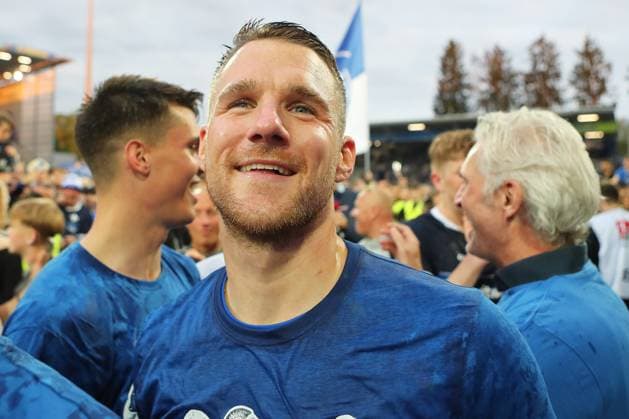 19.05.2023, xtvx, Fussball 2.Bundesliga, SV Darmstadt 98 - 1.FC Magdeburg emspor, emonline, v.l. nach dem Spiel, after the match Jubel Torwart Marcel Schuhen (SV Darmstadt 98) (DFL DFB REGULATIONS PROHIBIT ANY USE OF PHOTOGRAPHS as IMAGE SEQUENCES and or QUASI-VIDEO) Darmstadt