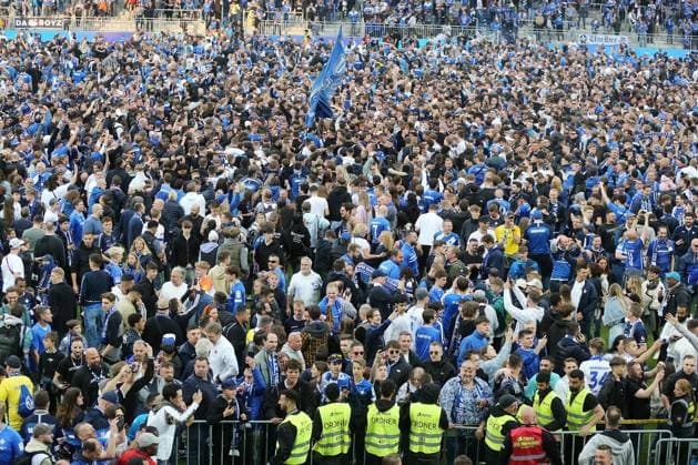 19.05.2023, xtvx, Fussball 2.Bundesliga, SV Darmstadt 98 - 1.FC Magdeburg emspor, emonline, v.l. Darmstaedter Fans nach dem Spiel, after the match (DFL DFB REGULATIONS PROHIBIT ANY USE OF PHOTOGRAPHS as IMAGE SEQUENCES and or QUASI-VIDEO) Darmstadt