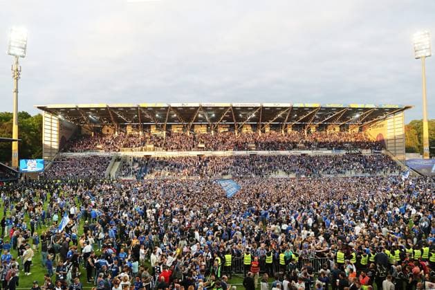 19.05.2023, xtvx, Fussball 2.Bundesliga, SV Darmstadt 98 - 1.FC Magdeburg emspor, emonline, v.l. nach dem Spiel, after the match Darmstaedter Fans Darmstadt feiert den Aufstieg (DFL DFB REGULATIONS PROHIBIT ANY USE OF PHOTOGRAPHS as IMAGE SEQUENCES and or QUASI-VIDEO) Darmstadt