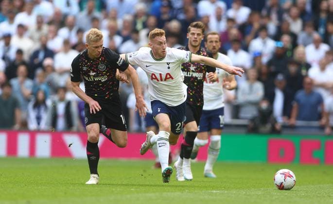 Sport Themen der Woche KW20 Mandatory Credit: Photo by Kieran McManus Shutterstock (13920078aj) Dejan Kulusevski of Tottenham Hotspur goes past Ben Mee of Brentford Tottenham Hotspur v Brentford, Premier League, Football, Tottenham Hotspur Stadium, London, UK - 20 May 2023 EDITORIAL USE ONLY No use with unauthorised audio, video, data, fixture lists, club league logos or live services. Online in-match use limited to 120 images, no video emulation. No use in betting, games or single club league player publications. Tottenham Hotspur v Brentford, Premier League, Football, Tottenham Hotspur Stadium, London, UK - 20 May 2023 EDITORIAL USE ONLY No use with unauthorised audio, video, data, fixture lists, club league logos or live services. Online in-match use limited to 120 images, no video emulation. No use in betting, games or single club league player publications.  Copyright: xKieranxMcManus Shutterstockx 13920078aj