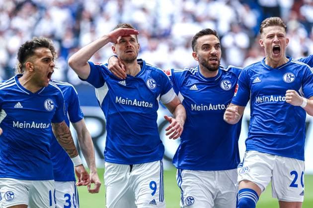 Sport Themen der Woche KW20 Sport Bilder des Tages Tor, Torjubel, zum 1:0 durchSimon Terodde (FC Schalke 04, 09, GER, FC Schalke 04 vs. Eintracht Frankfurt, Fussball, 1. Bundesliga, 33. Spieltag, Spielzeit 2022 2023, 20.05.2023, DFB DFL regulations prohibit any use of photographs as image sequences and or quasi-video., GER, FC Schalke 04 vs. Eintracht Frankfurt, Fussball, 1. Bundesliga, 33. Spieltag, Spielzeit 2022 2023, 20.05.2023, DFB DFL regulations prohibit any use of photographs as image sequences and or quasi-video., Foto: Eibner-Pressefoto Gabriel Boia Gelsenkirchen *** Goal, goal celebration, for 1 0 bySimon Terodde FC Schalke 04, 09, GER, FC Schalke 04 vs Eintracht Frankfurt, Football, 1 Bundesliga, 33 Spieltag, Spielzeit 2022 2023, 20 05 2023, DFB DFL regulations prohibit any use of photographs as image sequences and or quasi video , GER, FC Schalke 04 vs Eintracht Frankfurt, Football, 1 Bundesliga, 33 Spieltag, Spielzeit 2022 2023, 20 05 2023, DFB DFL regulations prohibit any use of photographs as image sequences and or quasi video , Foto Eibner Pressefoto Gabriel Boia Gelsenkirchen Copyright: xGabrielxBoiax EP_EER