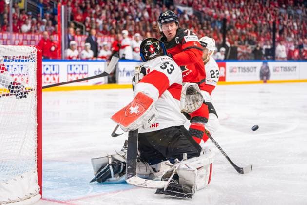 RIGA, LATVIA - MAY 20: Tyler Toffoli of Canada (C) pushed by Nino Niederreiter of Switzerland (behind<9 on goalkeeper Leonardo Genoni of Switzerland (L) during the 2023 IIHF Ice hockey, Eishockey World Championship, WM, Weltmeisterschaft Finland - Latvia game between Canada Switzerland at Arena Riga on May 20, 2023 in Riga, Latvia. Riga Arena Riga Latvia Copyright: xJustPictures.ch JarixPestelaccix