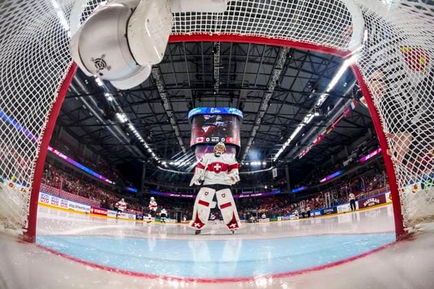 Sport Bilder des Tages RIGA, LATVIA - MAY 20: goalkeeper Leonardo Genoni of Switzerland reach the net before the 2023 IIHF Ice hockey, Eishockey World Championship, WM, Weltmeisterschaft Finland - Latvia game between Canada Switzerland at Arena Riga on May 20, 2023 in Riga, Latvia. Riga Arena Riga Latvia Copyright: xJustPictures.ch JarixPestelaccix