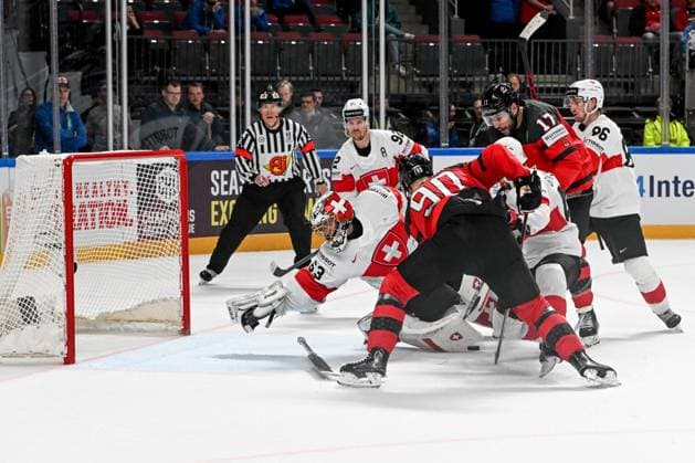 RIGA, LATVIA - MAY 20: Joe Veleno of Canada tries to score against goalkeeper Leonardo Genoni of Switzerland during the 2023 IIHF Ice hockey, Eishockey World Championship, WM, Weltmeisterschaft Finland - Latvia game between Canada Switzerland at Arena Riga on May 20, 2023 in Riga, Latvia. Riga Arena Riga Latvia Copyright: xJustPictures.ch AndreaxBrancax