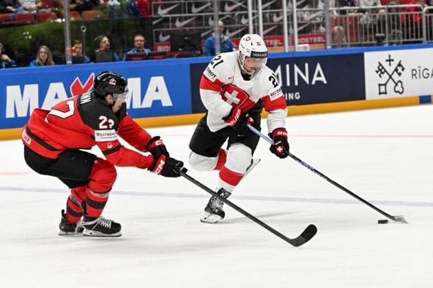 RIGA, LATVIA - MAY 20: Kevin Fiala of Switzerland enters the offensive zone against Jack Quinn of Canada during the 2023 IIHF Ice hockey, Eishockey World Championship, WM, Weltmeisterschaft Finland - Latvia game between Canada Switzerland at Arena Riga on May 20, 2023 in Riga, Latvia. Riga Arena Riga Latvia Copyright: xJustPictures.ch AndreaxBrancax