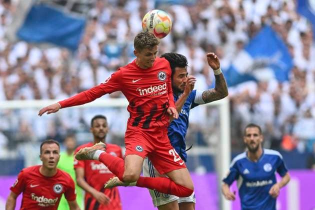 Kopfball Kopfballduell Jesper Lindstrom ( 29, Eintracht Frankfurt) Danny Latza ( 8, 1. FC Schalke 04) 20.05.2023 Fussball FC Schalke 04 vs Eintracht Frankfurt , Veltins-Arena, Gelsenkirchen, DFB DFL REGULATIONS PROHIBIT ANY USE OF PHOTOGRAPHS AS IMAGE SEQUENCES AND OR QUASI-VIDEO NRW Germany *** header header duel Jesper Lindstrom 29, Eintracht Frankfurt Danny Latza 8, 1 FC Schalke 04 20 05 2023 Football FC Schalke 04 vs Eintracht Frankfurt , Veltins Arena, Gelsenkirchen, DFB DFL REGULATIONS PROHIBIT ANY USE OF PHOTOGRAPHS AS IMAGE SEQUENCES AND OR QUASI VIDEO NRW Germany Copyright: xpepphotox xHorstxMauelshagenx pep00321, pep_20230520_hm