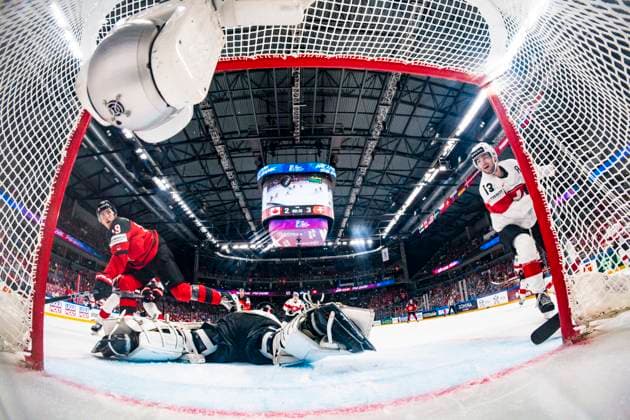 Sport Themen der Woche KW20 Sport Bilder des Tages RIGA, LATVIA - MAY 20: Peyton Krebs of Canada (L) against goalkeeper Leonardo Genoni of Switzerland (C) during the 2023 IIHF Ice hockey, Eishockey World Championship, WM, Weltmeisterschaft Finland - Latvia game between Canada Switzerland at Arena Riga on May 20, 2023 in Riga, Latvia. Riga Arena Riga Latvia *** RIGA, LATVIA MAY 20 Peyton Krebs of Canada L against goalkeeper Leonardo Genoni of Switzerland C during the 2023 IIHF Ice Hockey World Championship Finland Latvia game between Canada Switzerland at Arena Riga on May 20, 2023 in Riga, Latvia Riga Arena Riga Latvia  Copyright: xJustPictures.ch JarixPestelaccix