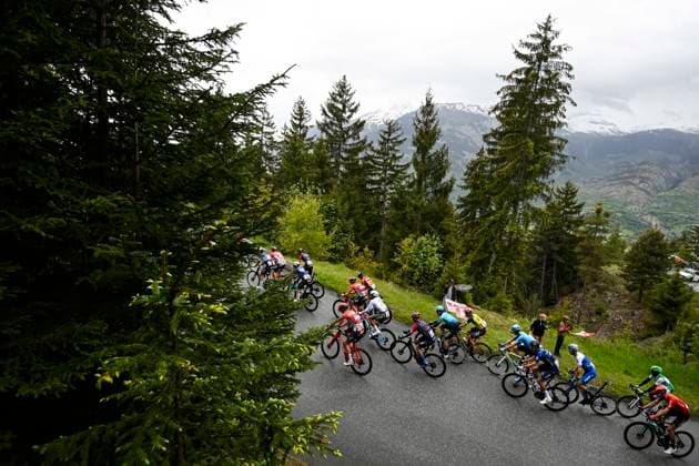 Sport Themen der Woche KW20 Sport Bilder des Tages Foto Fabio Ferrari LaPresse 20 Maggio 2023 - Bra, Italia - - Ciclismo - Giro d™Italia 2023 - Edizione 106 - Tappa 14 - da Sierre a Cassano Magnago Nella foto: Durante la gara. May 20, 2023 Bra, Italy - Sport - Cycling - Giro d™Italia 2023 - 106th Edition - Stage 14 - From Sierre to Cassano Magnago In the pic: During the race.  Copyright: xFabioxFerrari LaPressex