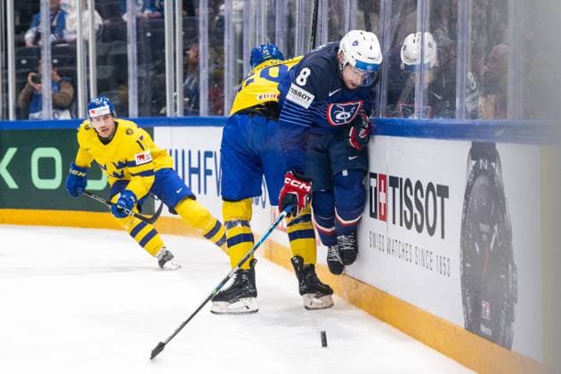 Sport Themen der Woche KW20 Sport Bilder des Tages 230520 Pär Lindholm and AndrÃ Petersson of Sweden and Hugo Gallet of France during the 2023 IIHF Ice hockey, Eishockey World Championship, WM, Weltmeisterschaft group stage game between Sweden and France on May 20, 2023 in Tampere. Photo: Joel Marklund BILDBYRAN kod JM JM0471 bbeng ishockey ice hockey ishockey-vm 2023 ishockey-vm vm 2023 iihf ice hockey world championship sverige sweden frankrike france *** 230520 Pär Lindholm and AndrÃ Petersson of Sweden and Hugo Gallet of France during the 2023 IIHF Ice Hockey World Championship group stage game between Sweden and France on May 20, 2023 in Tampere Photo Joel Marklund BILDBYRAN kod JM JM0471 bbeng ice hockey ice hockey ice hockey world championship 2023 ice hockey world championship 2023 iihf ice hockey world championship sverige sweden frankrike france  Copyright: JOELxMARKLUND BB230520JM090