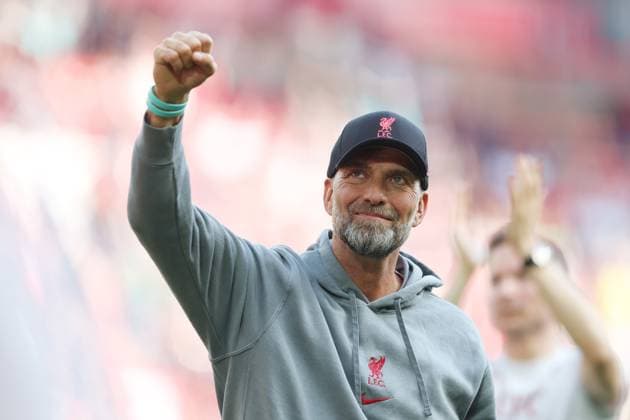 Sport Themen der Woche KW20 Sport Bilder des Tages Mandatory Credit: Photo by Paul Greenwood Shutterstock (13920087aw) Liverpool manager Jurgen Klopp pictured on the pitch at the end of season walk around Liverpool v Aston Villa, Premier League, Football, Anfield, Liverpool, UK - 20 May 2023 EDITORIAL USE ONLY No use with unauthorised audio, video, data, fixture lists, club league logos or live services. Online in-match use limited to 120 images, no video emulation. No use in betting, games or single club league player publications. Liverpool v Aston Villa, Premier League, Football, Anfield, Liverpool, UK - 20 May 2023 EDITORIAL USE ONLY No use with unauthorised audio, video, data, fixture lists, club league logos or live services. Online in-match use limited to 120 images, no video emulation. No use in betting, games or single club league player publications.  Copyright: xPaulxGreenwood Shutterstockx 13920087aw