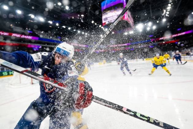 Sport Themen der Woche KW20 Sport Bilder des Tages 230520 Louis Boudon of France and Carl Grundström of Sweden during the 2023 IIHF Ice hockey, Eishockey World Championship, WM, Weltmeisterschaft group stage game between Sweden and France on May 20, 2023 in Tampere. Photo: Joel Marklund BILDBYRAN kod JM JM0471 bbeng ishockey ice hockey ishockey-vm 2023 ishockey-vm vm 2023 iihf ice hockey world championship sverige sweden frankrike france *** 230520 Louis Boudon of France and Carl Grundström of Sweden during the 2023 IIHF Ice Hockey World Championship group stage game between Sweden and France on May 20, 2023 in Tampere Photo Joel Marklund BILDBYRAN code JM JM0471 bbeng ice hockey ice hockey ice hockey world championship 2023 ice hockey world championship 2023 iihf ice hockey world championship sverige sweden frankrike france  Copyright: JOELxMARKLUND BB230520JM100