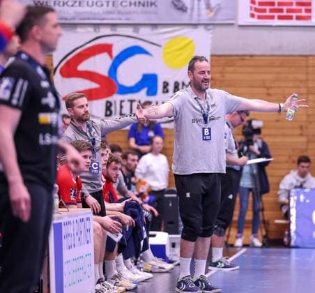 Iker Romero Fernandez (SG BBM Bietigheim, Cheftrainer) enttäuscht enttaeuscht¨¨HBW Balingen-Weilstetten vs. SG BBM Bietigheim, Handball, 2. Bundesliga, 35.Spieltag, Spielzeit 2022 2023, 20.05.2023, ¨¨ HBW Balingen-Weilstetten vs. SG BBM Bietigheim, Handball, 2. Bundesliga, 35.Spieltag, Spielzeit 2022 2023, 20.05.2023 Balingen