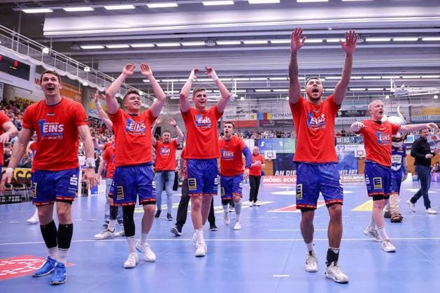 Jubel Torjubel HBW nach dem Spiel. Aufstieg in die 1. Bundesliga, Jona Schoch (HBW Balingen-Weilstetten, 22), Elias Huber (HBW Balingen-Weilstetten, 07), Till Wente (HBW Balingen-Weilstetten, 25), Guilherme Linhares de Souza (HBW Balingen-Weilstetten, 11)¨¨HBW Balingen-Weilstetten vs. SG BBM Bietigheim, Handball, 2. Bundesliga, 35.Spieltag, Spielzeit 2022 2023, 20.05.2023, ¨¨ HBW Balingen-Weilstetten vs. SG BBM Bietigheim, Handball, 2. Bundesliga, 35.Spieltag, Spielzeit 2022 2023, 20.05.2023 Balingen