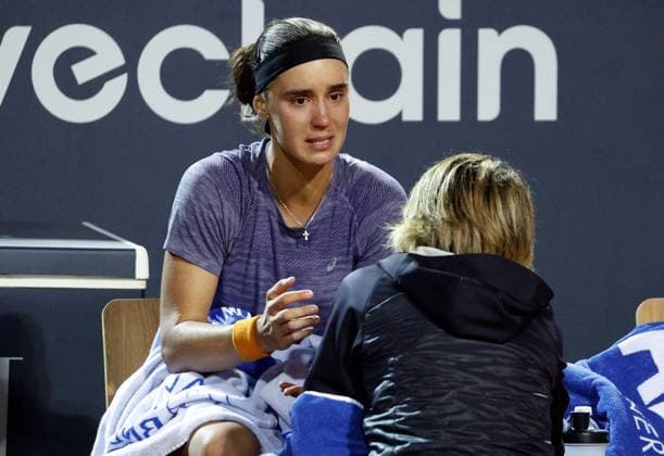Sport Bilder des Tages May 20, 2023, ROME: Anhelina Kalinina of Ukraine reacts after being injured during her women s singles final match against Elena Rybakina of Kazakhstan (not pictured) at the Italian Open tennis tournament in Rome, Italy, 20 May 2023. ANSA FABIO FRUSTACI ROME - ZUMAa110 20230520_zaf_a110_145 Copyright: xFabioxFrustacix