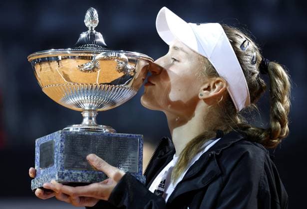 May 20, 2023, ROME: Elena Rybakina of Kazakhstan poses with the trophy after winning her women s singles final match against Anhelina Kalinina of Ukraine (not pictured) at the Italian Open tennis tournament in Rome, Italy, 20 May 2023. ANSA FABIO FRUSTACI Italian Open tennis tournament  - ZUMAa110 20230520_zaf_a110_149 Copyright: xFabioxFrustacix
