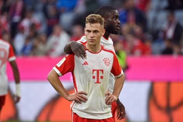 Sport Themen der Woche KW20 Sport Bilder des Tages Joshua KIMMICH (Bayern Muenchen) wie versteinert nach Spielende mit Dayot UPAMECANO (Bayern Muenchen). Enttaeuschung,Frust,enttaeuscht, frustriert,niedergeschlagen, Aktion, Fussball 1. Bundesliga Saison 2022 2023, 33.Spieltag, Spieltag33, FC Bayern Muenchen - RB Leipzig 1-3 am 20.05.2023, A L L I A N Z A R E N A. *** Joshua KIMMICH Bayern Muenchen as if petrified after the end of the game with Dayot UPAMECANO Bayern Muenchen disappointment, frustration, frustrated, dejected, action, football 1 Bundesliga season 2022 2023, 33 Spieltag, matchday33, FC Bayern Muenchen RB Leipzig 1 3 on 20 05 2023, A L L I A N Z A R E N A