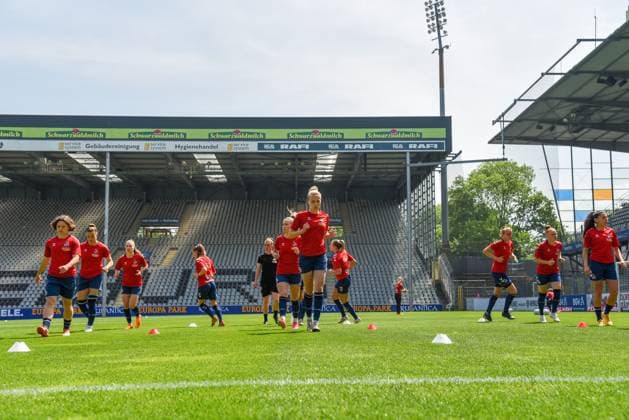 Fussball FLYERALARM Frauen-Bundesliga 21. Spieltag - 22 23 - SC Freiburg vs. 1. FC Koeln - 21-05-2023 Die 1. FC Koeln Frauen beim Aufwaermen. Fussball FLYERALARM Frauen-Bundesliga: SC Freiburg vs. 1. FC Koeln am Sonntag, den 21. Mai 2023 im Dreisamstadion in Freiburg im Breisgau DFL REGULATIONS PROHIBIT ANY USE OF PHOTOGRAPHS AS IMAGE SEQUENCES AND OR QUASI-VIDEO. Copyright: xBEAUTIFULxSPORTS GerdxGruendlx