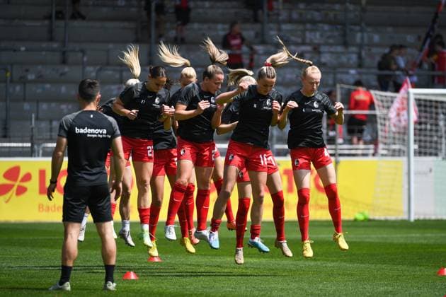 Fussball FLYERALARM Frauen-Bundesliga 21. Spieltag - 22 23 - SC Freiburg vs. 1. FC Koeln - 21-05-2023 Die SC Freiburg Frauen beim Aufwaermen. Fussball FLYERALARM Frauen-Bundesliga: SC Freiburg vs. 1. FC Koeln am Sonntag, den 21. Mai 2023 im Dreisamstadion in Freiburg im Breisgau DFL REGULATIONS PROHIBIT ANY USE OF PHOTOGRAPHS AS IMAGE SEQUENCES AND OR QUASI-VIDEO. Copyright: xBEAUTIFULxSPORTS GerdxGruendlx