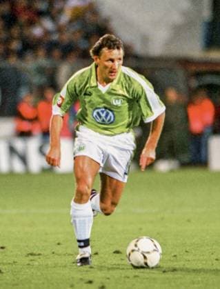 RECORD DATE NOT STATED Aud DFB Pokal Saison 2. Runde 1997 98 VfL Wolfsburg - Bayern München 6:7 i. E. Im Foto: WOB Spieler Frank Greiner *** Aud DFB Cup season 2 round 1997 98 VfL Wolfsburg Bayern Munich 6 7 i E In photo WOB player Frank Greiner