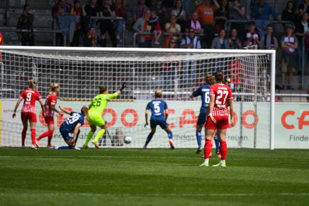 Fussball FLYERALARM Frauen-Bundesliga 21. Spieltag - 22 23 - SC Freiburg vs. 1. FC Koeln - 21-05-2023 Treffer zum 1:0 fuer den 1. FC Koeln durch Genessee Puntigam (1. FC Koeln 13). Fussball FLYERALARM Frauen-Bundesliga: SC Freiburg vs. 1. FC Koeln am Sonntag, den 21. Mai 2023 im Dreisamstadion in Freiburg im Breisgau DFL REGULATIONS PROHIBIT ANY USE OF PHOTOGRAPHS AS IMAGE SEQUENCES AND OR QUASI-VIDEO. Copyright: xBEAUTIFULxSPORTS GerdxGruendlx