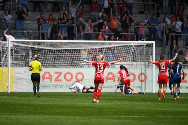 Fussball FLYERALARM Frauen-Bundesliga 21. Spieltag - 22 23 - SC Freiburg vs. 1. FC Koeln - 21-05-2023 Hasret Kayikci (SC Freiburg 11) mit dem Anschlusstreffer zum 1:2 fuer den SC Freiburg. Fussball FLYERALARM Frauen-Bundesliga: SC Freiburg vs. 1. FC Koeln am Sonntag, den 21. Mai 2023 im Dreisamstadion in Freiburg im Breisgau DFL REGULATIONS PROHIBIT ANY USE OF PHOTOGRAPHS AS IMAGE SEQUENCES AND OR QUASI-VIDEO. Copyright: xBEAUTIFULxSPORTS GerdxGruendlx