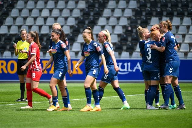 Fussball FLYERALARM Frauen-Bundesliga 21. Spieltag - 22 23 - SC Freiburg vs. 1. FC Koeln - 21-05-2023 Torjubel zum 3:1 fuer den 1. FC Koeln durch Elfmetertreffer von Alena Bienz (1. FC Koeln 11). Fussball FLYERALARM Frauen-Bundesliga: SC Freiburg vs. 1. FC Koeln am Sonntag, den 21. Mai 2023 im Dreisamstadion in Freiburg im Breisgau DFL REGULATIONS PROHIBIT ANY USE OF PHOTOGRAPHS AS IMAGE SEQUENCES AND OR QUASI-VIDEO. Copyright: xBEAUTIFULxSPORTS GerdxGruendlx