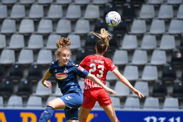 Fussball FLYERALARM Frauen-Bundesliga 21. Spieltag - 22 23 - SC Freiburg vs. 1. FC Koeln - 21-05-2023 Myrthe Moorrees (1. FC Koeln 6) beim Kopfballduell mit Marie Mueller (SC Freiburg 23). Fussball FLYERALARM Frauen-Bundesliga: SC Freiburg vs. 1. FC Koeln am Sonntag, den 21. Mai 2023 im Dreisamstadion in Freiburg im Breisgau DFL REGULATIONS PROHIBIT ANY USE OF PHOTOGRAPHS AS IMAGE SEQUENCES AND OR QUASI-VIDEO. Copyright: xBEAUTIFULxSPORTS GerdxGruendlx
