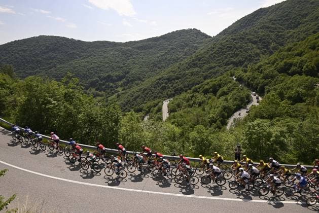 Sport Themen der Woche KW20 Foto Fabio Ferrari LaPresse 21 Maggio 2023 - Seregno, Italia - - Ciclismo - Giro d& x2019;Italia 2023 - Edizione 106 - Tappa 15 - da Seregno a Bergamo. Nella foto: un momento della gara May 21 2023 Seregno, Italy - Sport - Cycling - Giro d& x2019;Italia 2023 - 106th Edition - Stage 15 - From Seregno to Bergamo. In the pic: a moment of the race  Copyright: xFabioxFerrari LaPressex