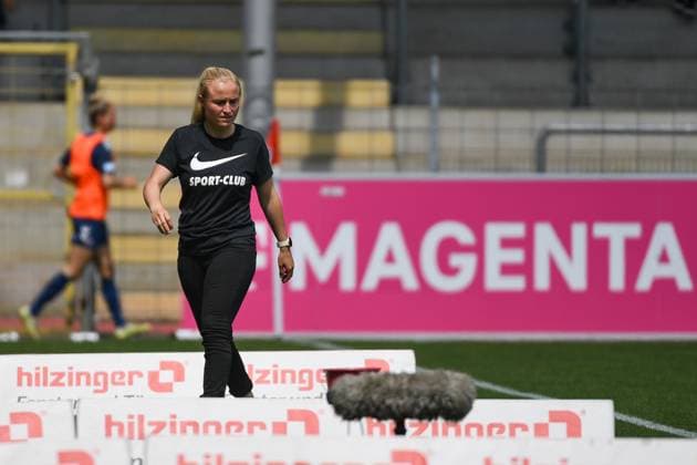 Fussball FLYERALARM Frauen-Bundesliga 21. Spieltag - 22 23 - SC Freiburg vs. 1. FC Koeln - 21-05-2023 Theresa Merk (SC Freiburg Trainer). Fussball FLYERALARM Frauen-Bundesliga: SC Freiburg vs. 1. FC Koeln am Sonntag, den 21. Mai 2023 im Dreisamstadion in Freiburg im Breisgau DFL REGULATIONS PROHIBIT ANY USE OF PHOTOGRAPHS AS IMAGE SEQUENCES AND OR QUASI-VIDEO. Copyright: xBEAUTIFULxSPORTS GerdxGruendlx