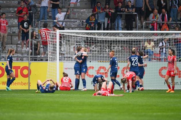 Fussball FLYERALARM Frauen-Bundesliga 21. Spieltag - 22 23 - SC Freiburg vs. 1. FC Koeln - 21-05-2023 Spielende, der 1. FC Koeln gewinnt in Freiburg mit 3:1. Fussball FLYERALARM Frauen-Bundesliga: SC Freiburg vs. 1. FC Koeln am Sonntag, den 21. Mai 2023 im Dreisamstadion in Freiburg im Breisgau DFL REGULATIONS PROHIBIT ANY USE OF PHOTOGRAPHS AS IMAGE SEQUENCES AND OR QUASI-VIDEO. Copyright: xBEAUTIFULxSPORTS GerdxGruendlx