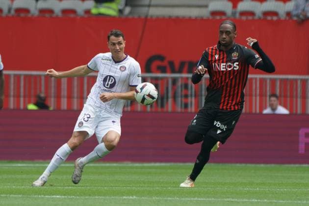 Vincent Sierro (Toulouse) - Pablo Rosario (OGC Nice) FOOTBALL : OGC Nice vs Toulouse - Ligue 1 Uber Eats - Nice - 21 05 2023 NorbertScanella Panoramic 