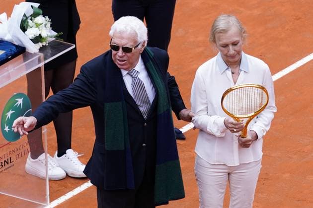 Nicola Pietrangeli rewards former tennis player Martina Navratilova with Golden Racket 2023 award during Day Fourteen of the Internazionali BNL D Italia 2023 at Foro Italico on May 21, 2023 in Rome, Italy Copyright: xGiuseppexMaffiax 37340120