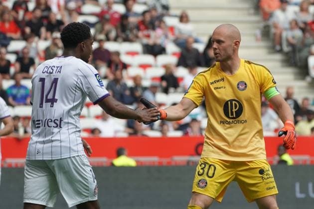 Logan Costa (Toulouse) - Maxime DupÃ (Toulouse) FOOTBALL : OGC Nice vs Toulouse - Ligue 1 Uber Eats - Nice - 21 05 2023 NorbertScanella Panoramic 