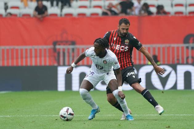 Warren Kamanzi (Toulouse) - GaÃ«tan Laborde (OGC Nice) FOOTBALL : OGC Nice vs Toulouse - Ligue 1 Uber Eats - Nice - 21 05 2023 NorbertScanella Panoramic 