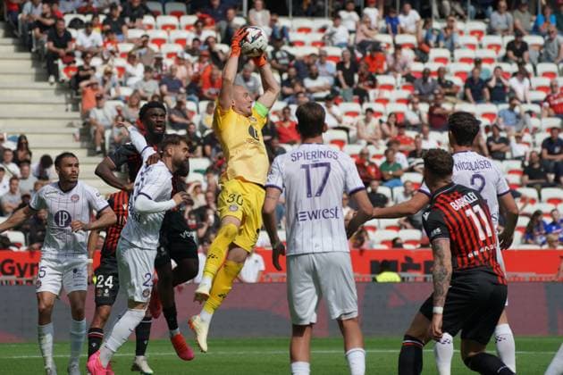 Maxime DupÃ (Toulouse) FOOTBALL : OGC Nice vs Toulouse - Ligue 1 Uber Eats - Nice - 21 05 2023 NorbertScanella Panoramic 