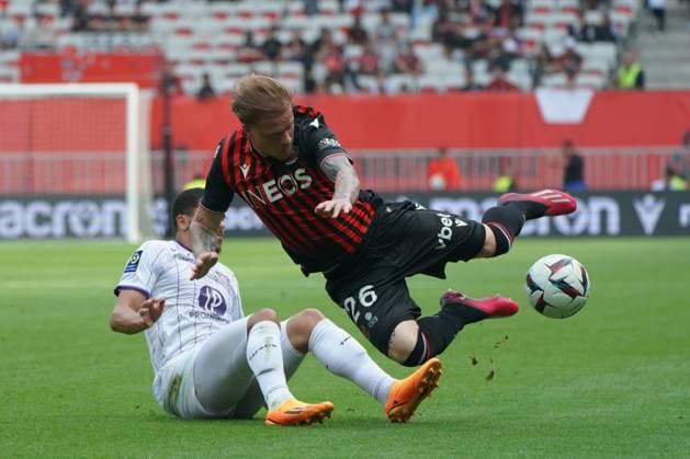 Zakaria Aboukhlal (Toulouse) - Melvin Bard (OGC Nice) FOOTBALL : OGC Nice vs Toulouse - Ligue 1 Uber Eats - Nice - 21 05 2023 NorbertScanella Panoramic 