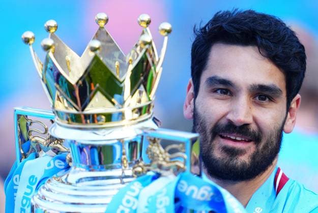 Sport Themen der Woche KW20 Sport Bilder des Tages Mandatory Credit: Photo by Javier Garcia Shutterstock (13920111ip) Ilkay Gundogan of Manchester City celebrates with the trophy Manchester City v Chelsea, Premier League, Football, Etihad Stadium, Manchester, UK - 21 May 2023 EDITORIAL USE ONLY No use with unauthorised audio, video, data, fixture lists, club league logos or live services. Online in-match use limited to 120 images, no video emulation. No use in betting, games or single club league player publications. Manchester City v Chelsea, Premier League, Football, Etihad Stadium, Manchester, UK - 21 May 2023 EDITORIAL USE ONLY No use with unauthorised audio, video, data, fixture lists, club league logos or live services. Online in-match use limited to 120 images, no video emulation. No use in betting, games or single club league player publications.  Copyright: xJavierxGarcia Shutterstockx 13920111ip