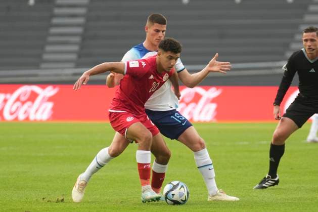 May 22, 2023, La Plata, Buenos Aires, Argentina: Sports. Yacoub Bechir from Tunisia (right) and Edwards Ronnie from England (left) during the FIFA U-20 World Cup Argentina 2023 match between England and Tunisia at Stadium Unico Diego Armando Maradona in La Plata, Buenos Aires, Argentina, on May 22, 2023 La Plata Argentina - ZUMAf135 0257385636st Copyright: xJulietaxFerrariox