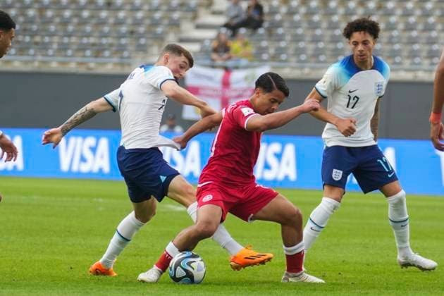 May 22, 2023, La Plata, Buenos Aires, Argentina: Sports. Devine Alfie from England (left) and Ramsey Aaron from Tunisia (right) during the FIFA U-20 World Cup Argentina 2023 match between England and Tunisia at Stadium Unico Diego Armando Maradona in La Plata, Buenos Aires, Argentina, on May 22, 2023 La Plata Argentina - ZUMAf135 0257385745st Copyright: xJulietaxFerrariox