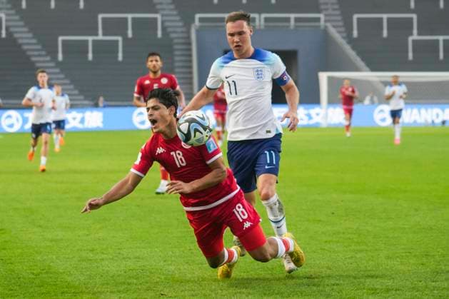 May 22, 2023, La Plata, Buenos Aires, Argentina: Sports. Dhaoui Mohamed from Tunisia (left) and Vale Harvey (right) during the FIFA U-20 World Cup Argentina 2023 match between England and Tunisia at Stadium Unico Diego Armando Maradona in La Plata, Buenos Aires, Argentina, on May 22, 2023 La Plata Argentina - ZUMAf135 0257395389st Copyright: xJulietaxFerrariox