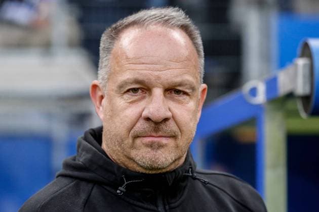Trainer Alexander Zorniger ( Fuerth ) Deutschland , Hamburg , Volksparkstadion , Fussball , 2. Fussball Bundesliga , Hamburger SV - SpVgg Greuther Fürth