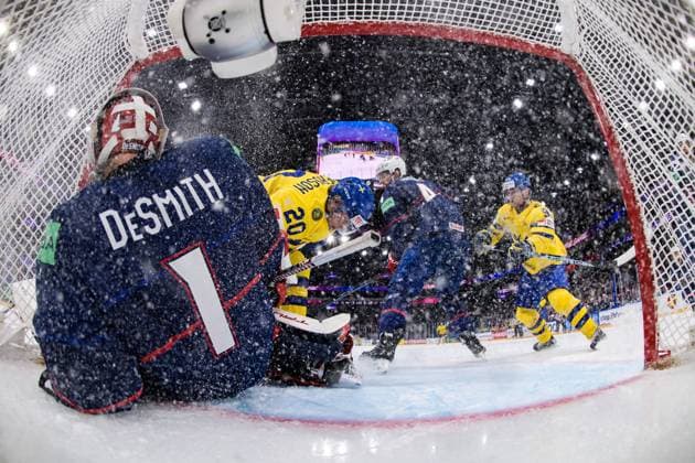 Sport Themen der Woche KW21 Sport Bilder des Tages 230523 Goaltender Casey Desmith of USA and AndrÃ Petersson of Sweden during the 2023 IIHF Ice hockey, Eishockey World Championship, WM, Weltmeisterschaft group stage game between Sweden and USA on May 23, 2023 in Tampere. Photo: Joel Marklund BILDBYRAN kod JM JM0479 bbeng ishockey ice hockey ishockey-vm 2023 ishockey-vm vm 2023 iihf ice hockey world championship sverige sweden usa United States *** 230523 Goaltender Casey Desmith of USA and AndrÃ Petersson of Sweden during the 2023 IIHF Ice Hockey World Championship group stage game between Sweden and USA on May 23, 2023 in Tampere Photo Joel Marklund BILDBYRAN kod JM JM0479 bbeng ishockey ice hockey ishockey vm 2023 ishockey vm vm vm 2023 iihf ice hockey world championship sverige sweden usa United States  Copyright: JOELxMARKLUND BB230523JM073