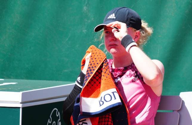 Mandatory Credit: Photo by Javier Garcia Shutterstock (13924795v) A tearful Francesca Jones pulls out of her second round Qualifying match with a shoulder injury French Open Tennis, Wednesday Qualifying and Previews, Roland Garros, Paris, France - 24 May 2023 French Open Tennis, Wednesday Qualifying and Previews, Roland Garros, Paris, France - 24 May 2023  Copyright: xJavierxGarcia Shutterstockx 13924795v