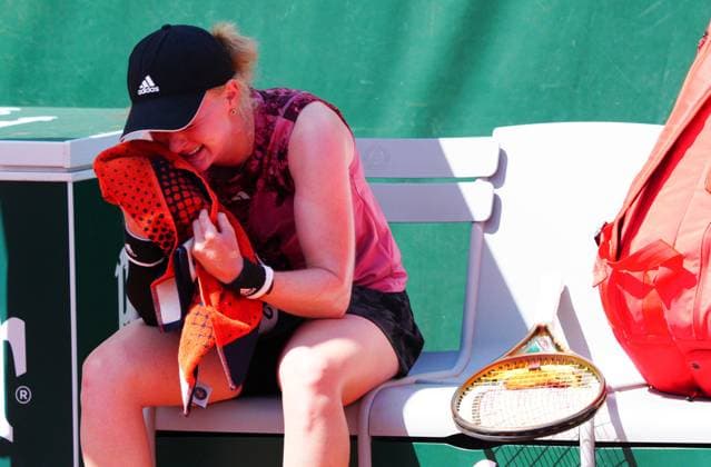 Mandatory Credit: Photo by Javier Garcia Shutterstock (13924795w) A tearful Francesca Jones pulls out of her second round Qualifying match with a shoulder injury French Open Tennis, Wednesday Qualifying and Previews, Roland Garros, Paris, France - 24 May 2023 French Open Tennis, Wednesday Qualifying and Previews, Roland Garros, Paris, France - 24 May 2023  Copyright: xJavierxGarcia Shutterstockx 13924795w