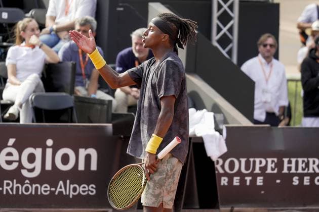 Mikael Ymer (SWE) lors de son match face Ã Arthur Fils (FRA), tournoi de tennis Open Parc Auvergne RhÃ ne-Alpes Ã Lyon le 24 05 2023. TENNIS : Tournoi de Lyon ATP, Tennis Herren 250 - Open Parc - Lyon - 24 05 2023 SandrineThesillat Panoramic 