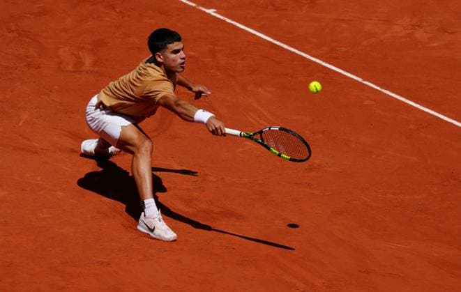 Sport Bilder des Tages Mandatory Credit: Photo by Javier Garcia Shutterstock (13924802f) Carlos Alcaraz practices on Philippe Chartier Court for the first time in the 2023 tournament French Open Tennis, Wednesday Qualifying and Previews, Roland Garros, Paris, France - 25 May 2023 French Open Tennis, Wednesday Qualifying and Previews, Roland Garros, Paris, France - 25 May 2023  Copyright: xJavierxGarcia Shutterstockx 13924802f