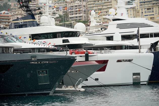 Formel 1 Grand Prix Monaco 2023 25.05.2023, Circuit de Monaco, Monte Carlo, Formel 1 Grand Prix Monaco 2023 ,im Bild Ein Ferrari F40 steht auf einer Yacht.