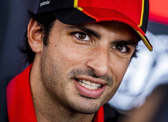 MONACO - Carlos Sainz (Ferrari) talks to journalists in the paddock ahead of the Monaco Grand Prix. ANP REMKO DE WAAL xVIxANPxSportx xxANPxIVx 470164682 originalFilename: 470164682.jpg