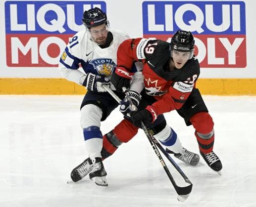 Juho Lammikko (L) of Finland and Peyton Krebs of Canada during the 2023 IIHF Ice hockey, Eishockey World Championships quarterfinal match between Canada and Finland in Tampere on May 25, 2023. Tampere Finland LKFTJK20230525220355CZCM  Copyright: xJussixNukarix LKFTJK20230525220355CZCM