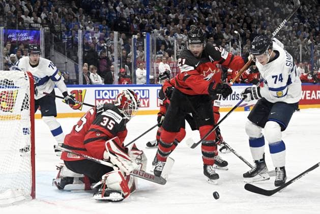 Goalkeeper Samuel Montembeault of Canada makes a save on Finland s Antti Suomela (R) during the 2023 IIHF Ice hockey, Eishockey World Championships quarterfinal match between Canada and Finland in Tampere on May 25, 2023. Tampere Finland LKFTJK20230525221926XBXW  Copyright: xEmmixKorhonenx LKFTJK20230525221926XBXW